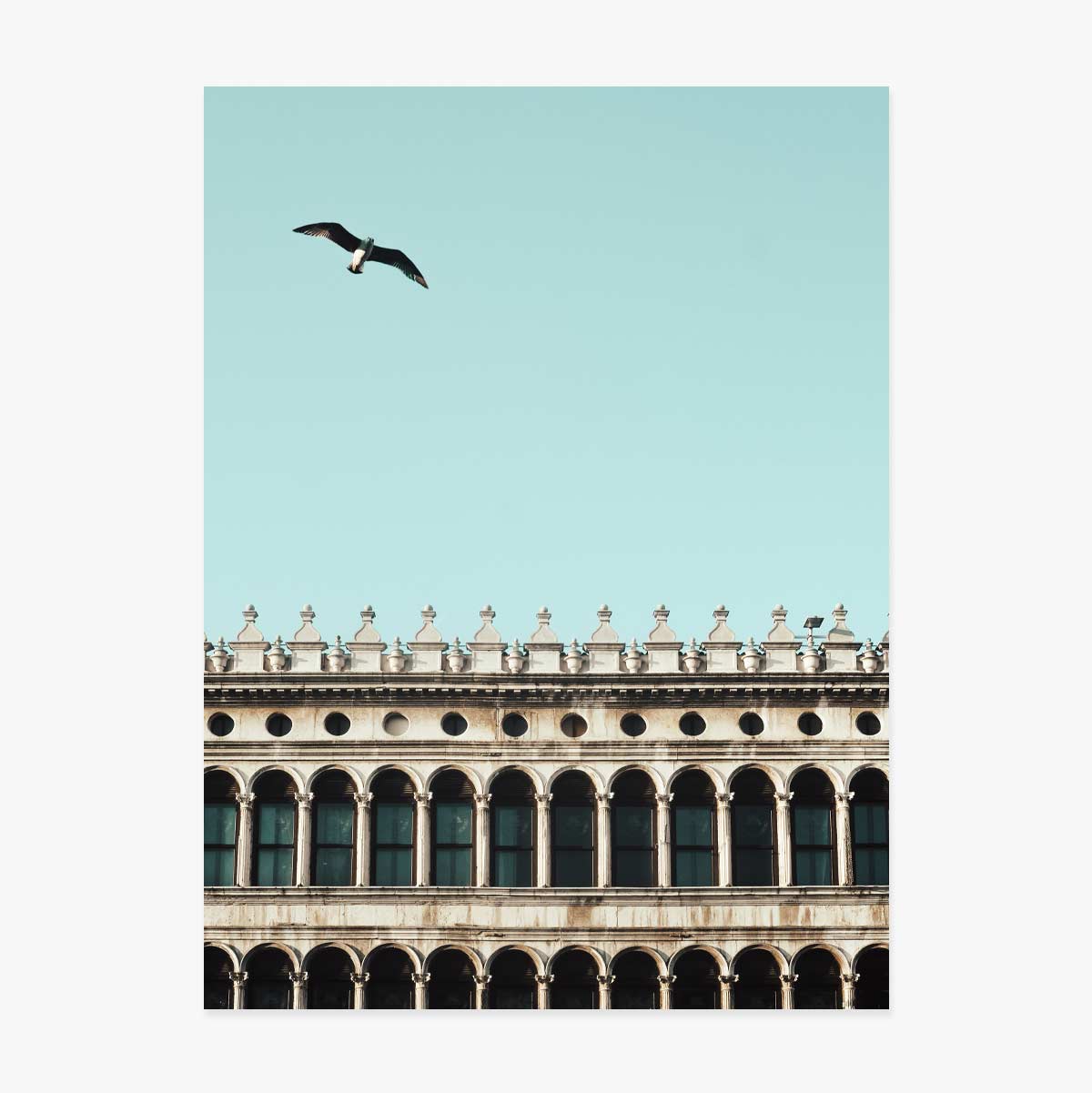 Poster met een vogel en een gebouw